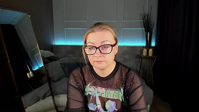 Snapshot of AlexandraKind chatting on 02-19-25, 12:57 AlexandraKind online show from 02-19-25, 12:57