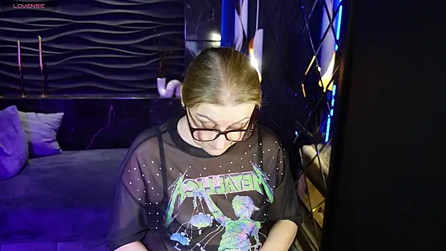 Snapshot of AlexandraKind chatting on 02-19-25, 11:46 AlexandraKind online show from 02-19-25, 11:46