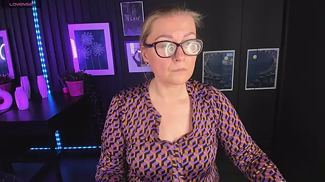 Snapshot of AlexandraKind chatting on 02-21-25, 11:54 AlexandraKind online show from 02-21-25, 11:54
