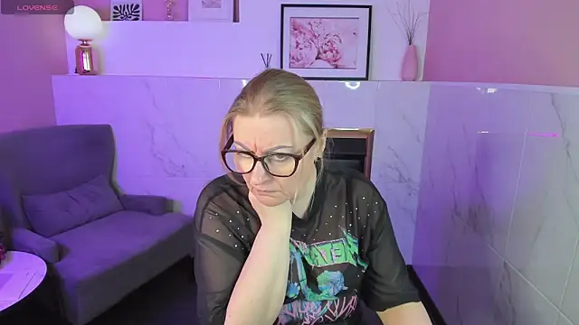 Snapshot of AlexandraKind chatting on 02-23-25, 05:50 AlexandraKind online show from 02-23-25, 05:50