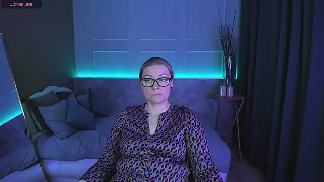 Snapshot of AlexandraKind chatting on 02-25-25, 02:47 AlexandraKind online show from 02-25-25, 02:47
