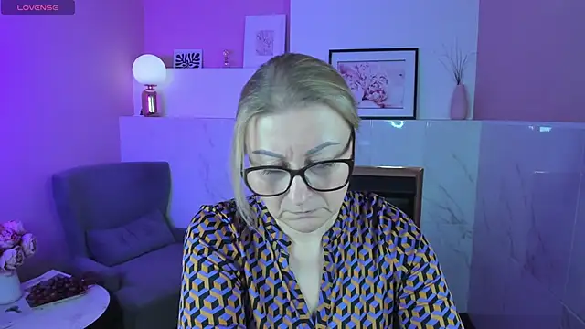 Snapshot of AlexandraKind chatting on 02-25-25, 06:14 AlexandraKind online show from 02-25-25, 06:14