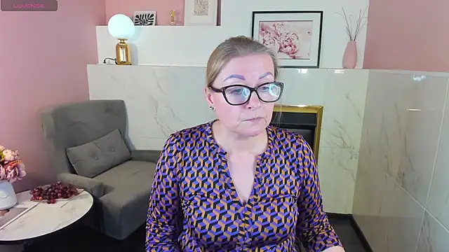 Snapshot of AlexandraKind chatting on 02-27-25, 12:10 AlexandraKind online show from 02-27-25, 12:10