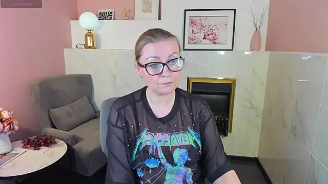 Snapshot of AlexandraKind chatting on 02-27-25, 12:56 AlexandraKind online show from 02-27-25, 12:56