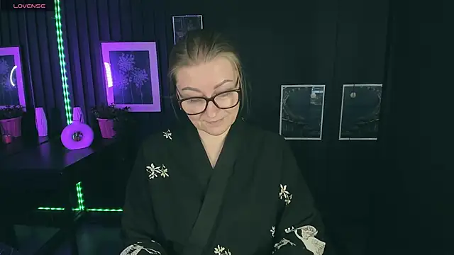 Snapshot of AlexandraKind chatting on 02-28-25, 01:47 AlexandraKind online show from 02-28-25, 01:47