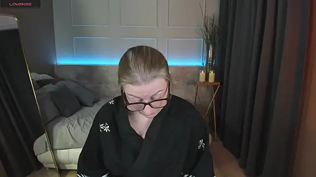 Snapshot of AlexandraKind chatting on 03-02-25, 12:31 AlexandraKind online show from 03-02-25, 12:31