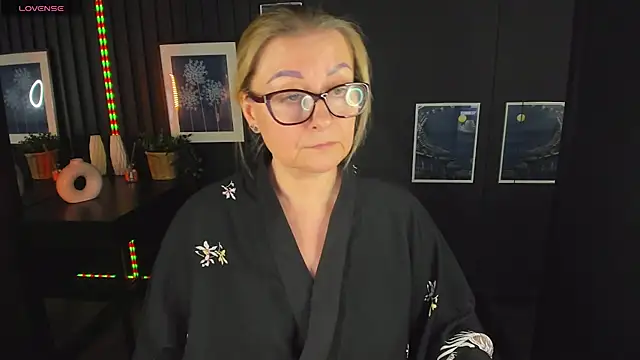 Snapshot of AlexandraKind chatting on 03-04-25, 11:43 AlexandraKind online show from 03-04-25, 11:43