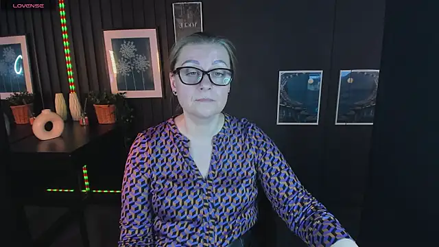 Snapshot of AlexandraKind chatting on 03-05-25, 12:11 AlexandraKind online show from 03-05-25, 12:11