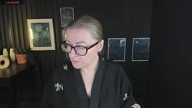 Snapshot of AlexandraKind chatting on 03-06-25, 08:48 AlexandraKind online show from 03-06-25, 08:48