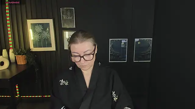 Snapshot of AlexandraKind chatting on 03-07-25, 12:04 AlexandraKind online show from 03-07-25, 12:04