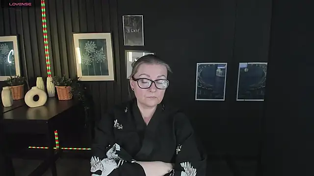 Snapshot of AlexandraKind chatting on 03-07-25, 03:29 AlexandraKind online show from 03-07-25, 03:29