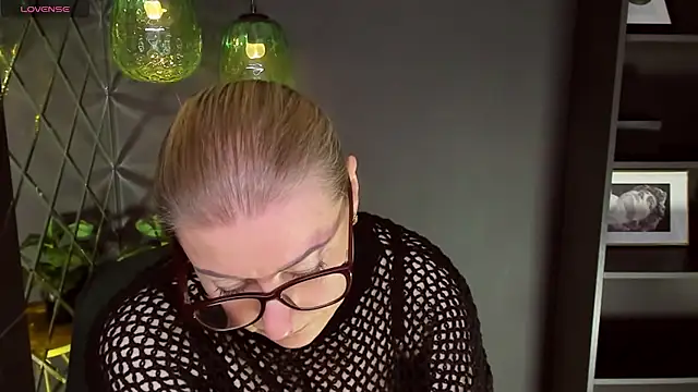 Snapshot of AlexandraKind chatting on 03-09-25, 03:11 AlexandraKind online show from 03-09-25, 03:11