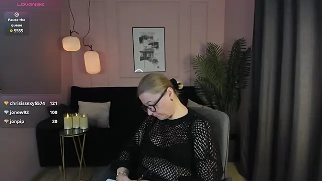 Snapshot of AlexandraKind chatting on 03-12-25, 03:24 AlexandraKind online show from 03-12-25, 03:24