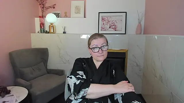 Snapshot of AlexandraKind chatting on 03-14-25, 12:10 AlexandraKind online show from 03-14-25, 12:10