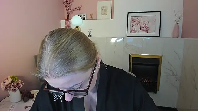 Snapshot of AlexandraKind chatting on 03-14-25, 09:24 AlexandraKind online show from 03-14-25, 09:24