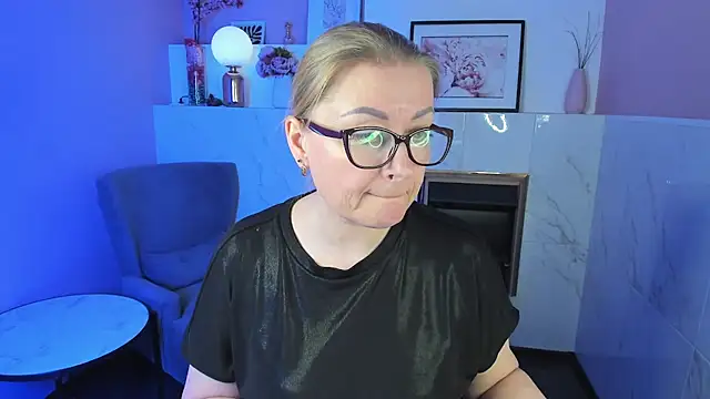 Snapshot of AlexandraKind chatting on 03-15-25, 07:59 AlexandraKind online show from 03-15-25, 07:59