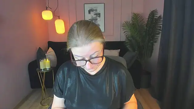 Snapshot of AlexandraKind chatting on 03-17-25, 04:54 AlexandraKind online show from 03-17-25, 04:54