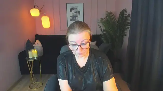Snapshot of AlexandraKind chatting on 03-17-25, 11:00 AlexandraKind online show from 03-17-25, 11:00