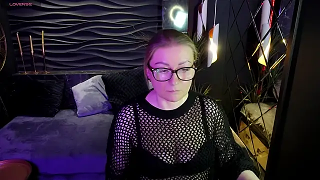 Snapshot of AlexandraKind chatting on 03-19-25, 04:45 AlexandraKind online show from 03-19-25, 04:45