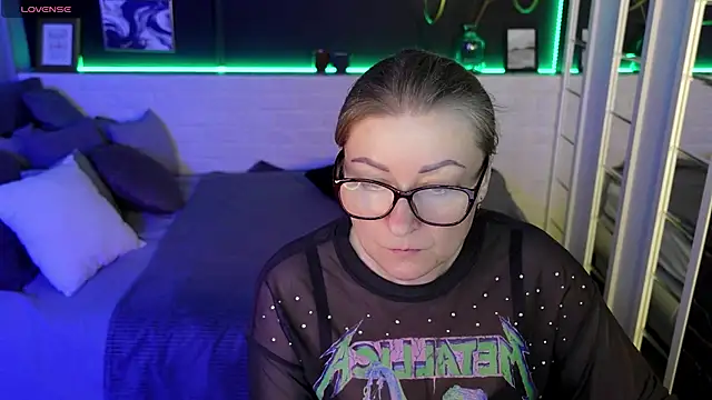 Snapshot of AlexandraKind chatting on 03-22-25, 01:41 AlexandraKind online show from 03-22-25, 01:41