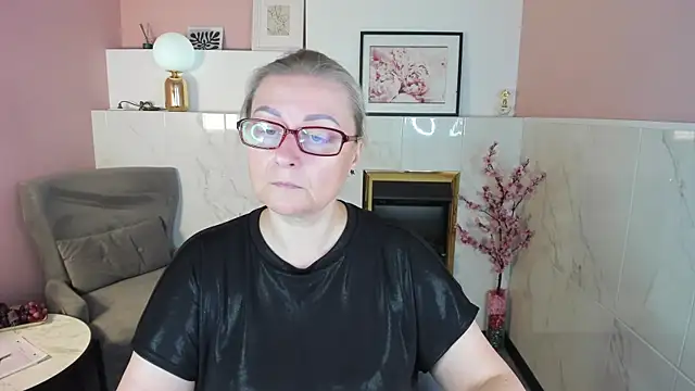 Snapshot of AlexandraKind chatting on 09-13-25, 01:33 AlexandraKind online show from 09-13-25, 01:33
