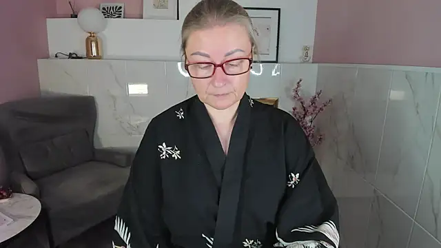 Snapshot of AlexandraKind chatting on 09-14-25, 01:32 AlexandraKind online show from 09-14-25, 01:32