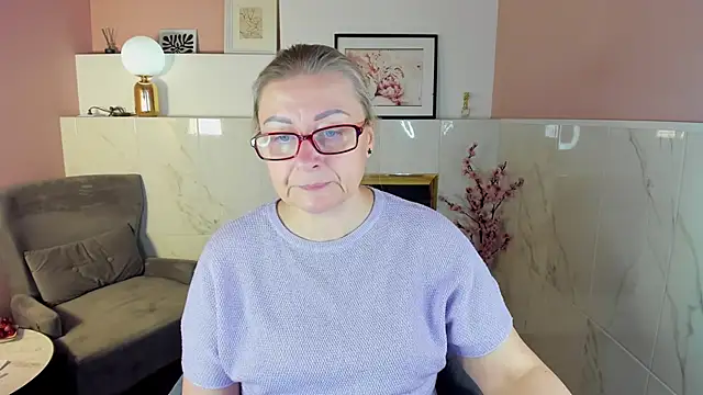 Snapshot of AlexandraKind chatting on 09-17-25, 01:35 AlexandraKind online show from 09-17-25, 01:35
