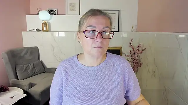 Snapshot of AlexandraKind chatting on 09-19-25, 01:34 AlexandraKind online show from 09-19-25, 01:34