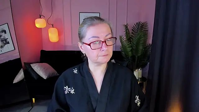 Snapshot of AlexandraKind chatting on 09-21-25, 01:35 AlexandraKind online show from 09-21-25, 01:35