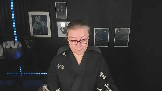 Snapshot of AlexandraKind chatting on 09-25-25, 02:10 AlexandraKind online show from 09-25-25, 02:10