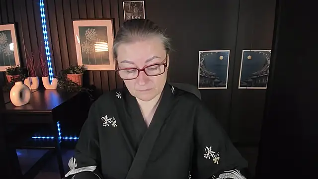 Snapshot of AlexandraKind chatting on 09-30-25, 01:38 AlexandraKind online show from 09-30-25, 01:38