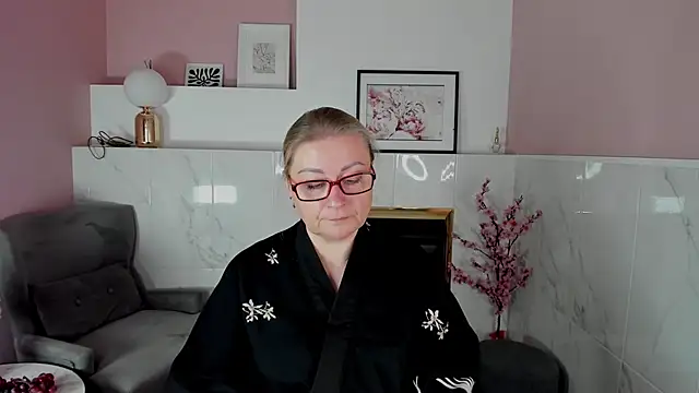 Snapshot of AlexandraKind chatting on 10-04-25, 01:42 AlexandraKind online show from 10-04-25, 01:42