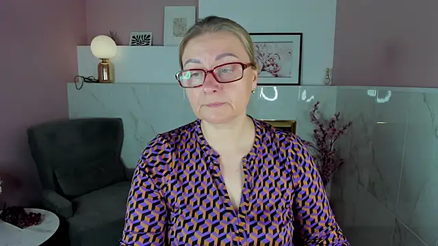 Snapshot of AlexandraKind chatting on 10-11-25, 01:42 AlexandraKind online show from 10-11-25, 01:42