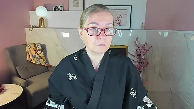Snapshot of AlexandraKind chatting on 10-13-25, 01:33 AlexandraKind online show from 10-13-25, 01:33