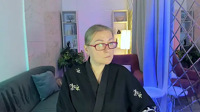 Snapshot of AlexandraKind chatting on 10-14-25, 08:42 AlexandraKind online show from 10-14-25, 08:42