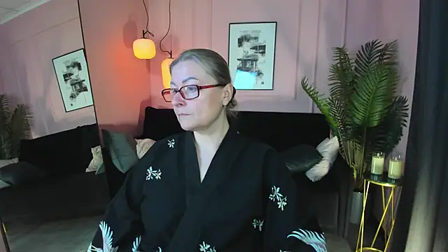 Snapshot of AlexandraKind chatting on 10-17-25, 01:46 AlexandraKind online show from 10-17-25, 01:46
