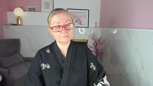 Snapshot of AlexandraKind chatting on 10-18-25, 01:45 AlexandraKind online show from 10-18-25, 01:45