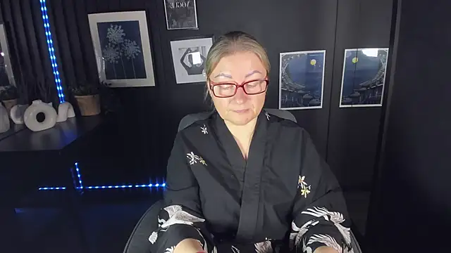 Snapshot of AlexandraKind chatting on 10-20-25, 01:44 AlexandraKind online show from 10-20-25, 01:44