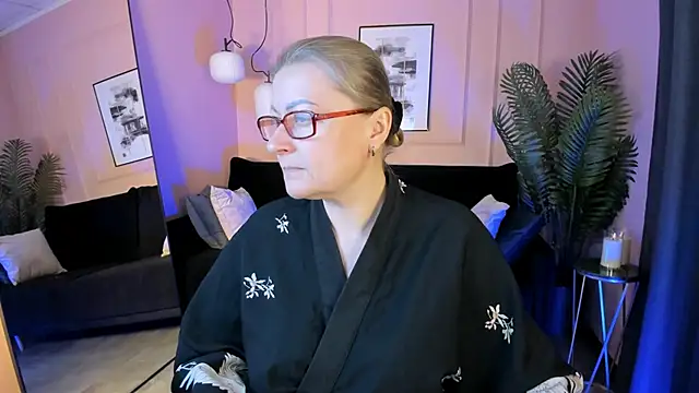 AlexandraKind online show from 11-19-25, 02:06