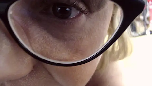 Snapshot of Miss_MarieJo chatting on 10-09-25, 11:47 Miss MarieJo online show from 10-09-25, 11:47