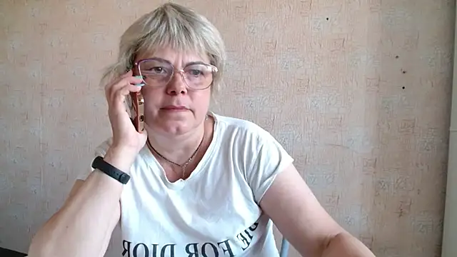 Snapshot of sweetsunset11 chatting on 09-22-25, 04:14 sweetsunset11 online show from 09-22-25, 04:14