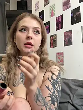 Snapshot of LinaQik chatting on 01-22-25, 01:11 LinaQik online show from 01-22-25, 01:11