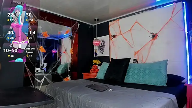 Pandora Rey2 online show from 10-31-25, 01:56