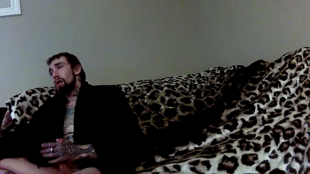 Snapshot of Fuckboy4public chatting on 12-20-24, 11:00 Fuckboy4public online show from 12-20-24, 11:00