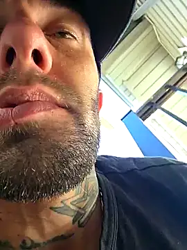 Snapshot of Fuckboy4public chatting on 09-22-25, 09:28 Fuckboy4public online show from 09-22-25, 09:28