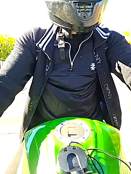 Snapshot of Fuckboy4public chatting on 10-03-25, 07:33 Fuckboy4public online show from 10-03-25, 07:33