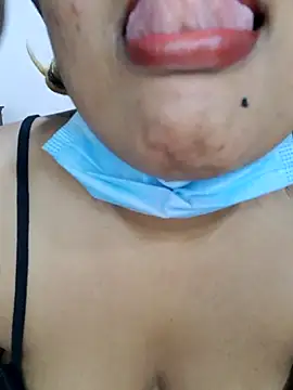 Snapshot of Masha_123 chatting on 10-15-25, 05:35 Masha 123 online show from 10-15-25, 05:35