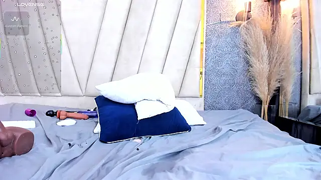 Snapshot of Madison-Diaz chatting on 02-26-25, 05:17 Madison-Diaz online show from 02-26-25, 05:17