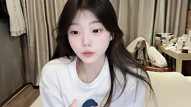 Snapshot of yangyang-1115 chatting on 03-05-25, 10:22 yangyang-1115 online show from 03-05-25, 10:22