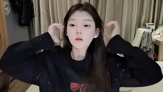 Snapshot of yangyang-1115 chatting on 03-08-25, 03:56 yangyang-1115 online show from 03-08-25, 03:56